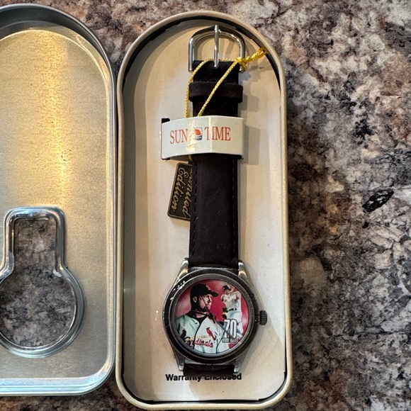 Mark McGwire St. Louis Cardinals 70 Home Runs Commemorative Cooperstown WatchNEW - Picture 3 of 5